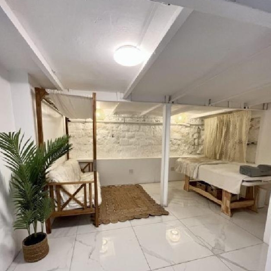  LIEUX PRESTIGIEUX : Local / Bureau | PARIS (75011) | 35 m2 | 38 250 € 