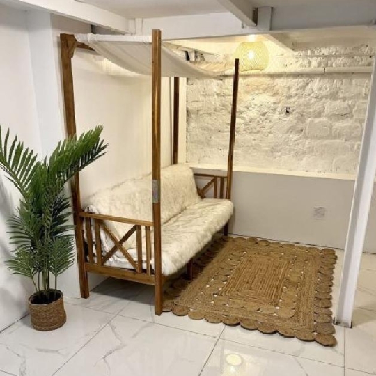  LIEUX PRESTIGIEUX : Local / Bureau | PARIS (75011) | 35 m2 | 38 250 € 