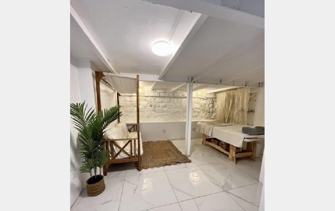 LIEUX PRESTIGIEUX : Local / Bureau | PARIS (75011) | 35 m2 | 38 250 € 