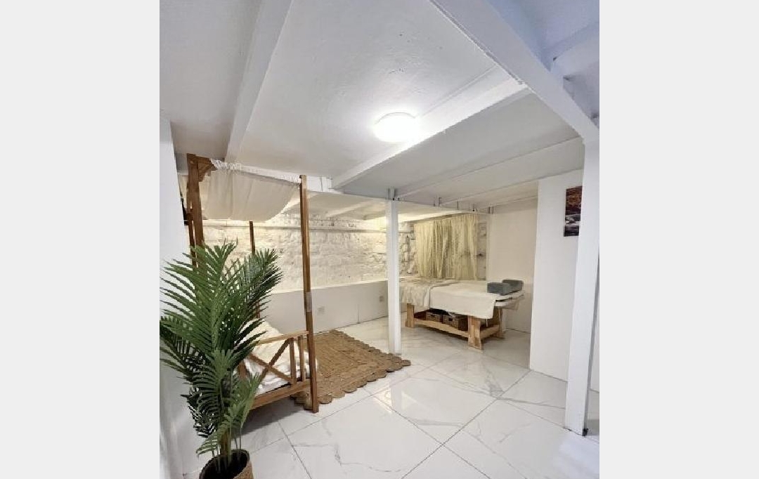LIEUX PRESTIGIEUX : Local / Bureau | PARIS (75011) | 35 m2 | 38 250 € 