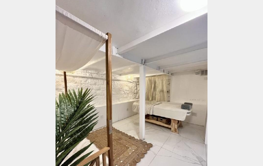 LIEUX PRESTIGIEUX : Local / Bureau | PARIS (75011) | 35 m2 | 38 250 € 